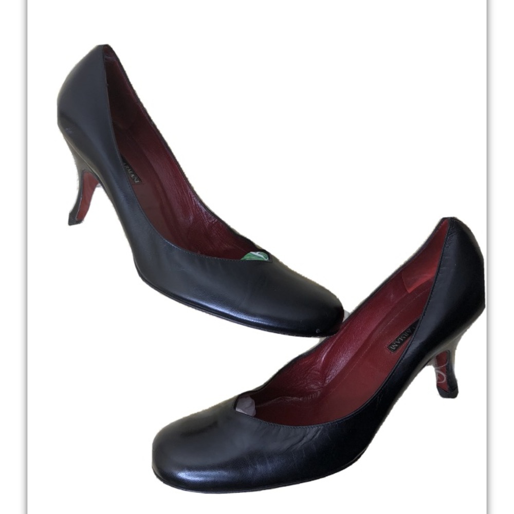 Giorgio Armani Italy black leather pump heels